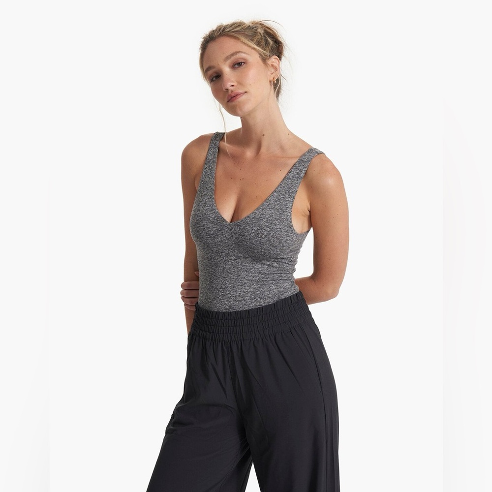 Vuori Halo Bodysuit in Heather Grey. Size small.